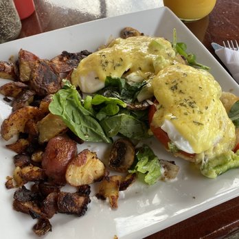 Waterville Valley Golf Course - Garden veggie eggs Benedict - Golf Near Me - Waterville Valley, New Hampshire