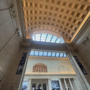 Amtrak - Chicago Union Train Station - Trains Near Me - Chicago, Illinois
