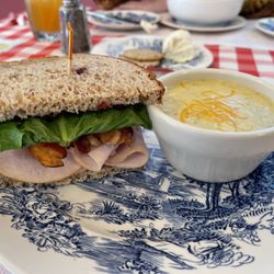 Batar - Soup (broccoli cheddar) & sandwich (Batar club)