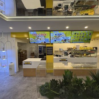 Beard Papa's - Vibe. - Desserts Near Me - Boston, Massachusetts