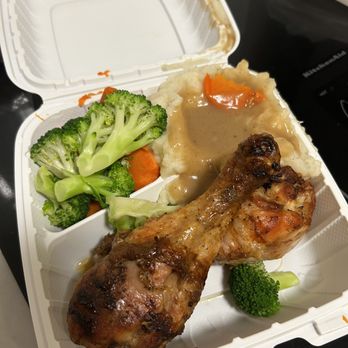 Chicks Natural - Mashed Potatoes and Gravy, 1/4 Chicken, Steamed Vegetables - American Near Me - Encinitas, California