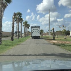 D & R River City RV Resort - The driveway