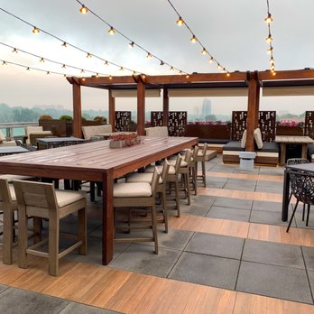 Roof Deck and Garden - outdoor dining area - Landscape Architects or Designers Near Me - Denver, Colorado Roof Deck and Garden - outdoor dining area - Landscape Architects or Designers Near Me - Denver, Colorado