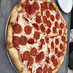 Teenie Hut Jr's - Pepperoni pizza