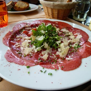 Pasco - Starters: Beef Carpaccio, some baby arugula and shaved parmesan - simple and delicious. - French Near Me - Paris, 75 Pasco - Starters: Beef Carpaccio, some baby arugula and shaved parmesan - simple and delicious. - French Near Me - Paris, 75