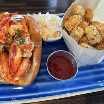 Fresh Salt - Warm Lobster  roll - Seafood Near Me - Old Saybrook, Connecticut