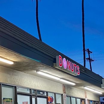 Better Be Donuts 3 - Front view of Better Be Donuts - Donuts Near Me - Riverside, California Better Be Donuts 3 - Front view of Better Be Donuts - Donuts Near Me - Riverside, California