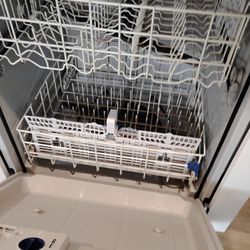 Sam & Fam Cleaning and Tidying - Dish washer was horrible