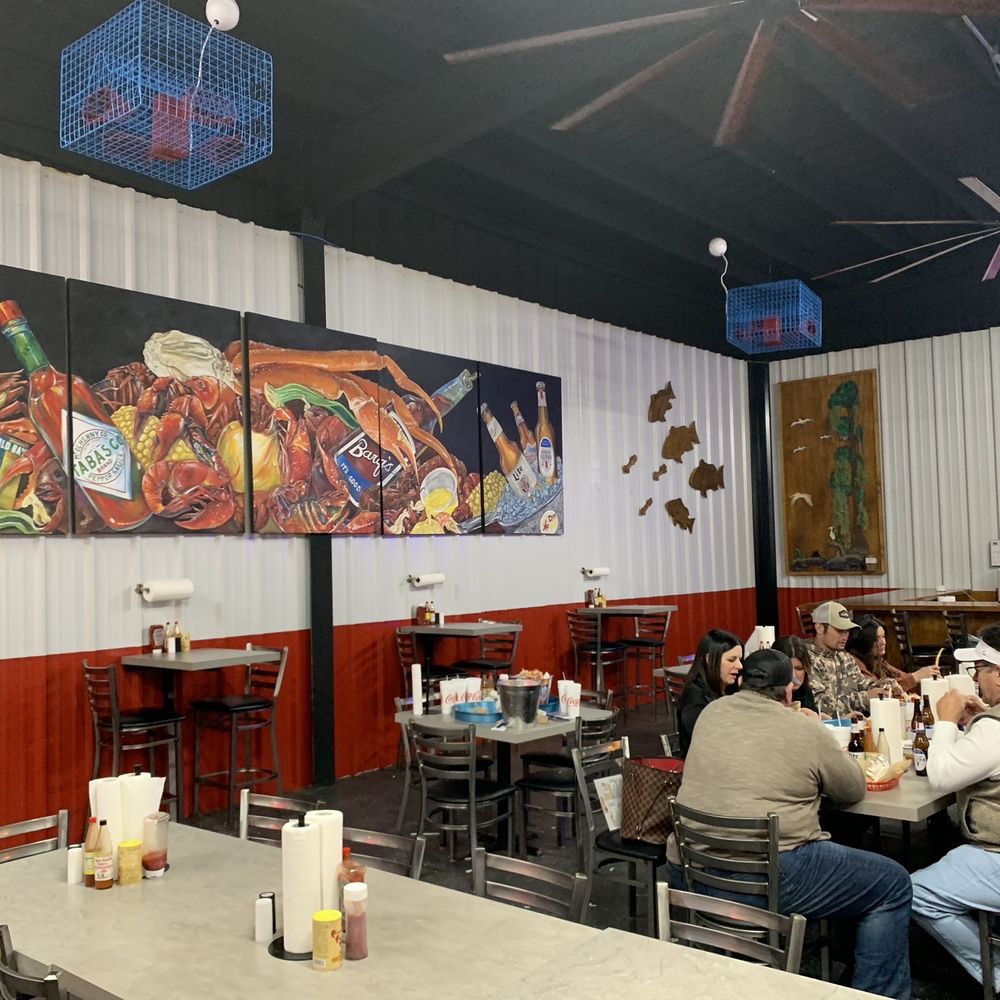 Dewy Dew Bugz - people sitting at tables in a restaurant - Seafood Near Me - D'Iberville, Mississippi