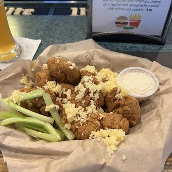 The Tom X Pub - Garlic Parmesan boneless wings - American Near Me - East Stroudsburg, Pennsylvania The Tom X Pub - Garlic Parmesan boneless wings - American Near Me - East Stroudsburg, Pennsylvania