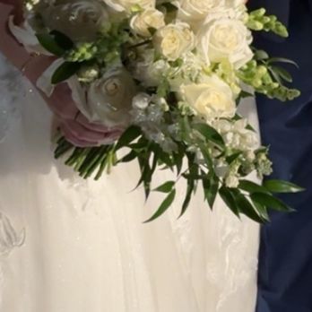Yvonne Design - Their version of a "cascading" bouquet - Wedding Planning Near Me - Kaneohe, Hawaii Yvonne Design - Their version of a "cascading" bouquet - Wedding Planning Near Me - Kaneohe, Hawaii