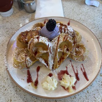 Red Maple - Fried chicken lemon velvet waffle - Cafes Near Me - Los Angeles, California Red Maple - Fried chicken lemon velvet waffle - Cafes Near Me - Los Angeles, California