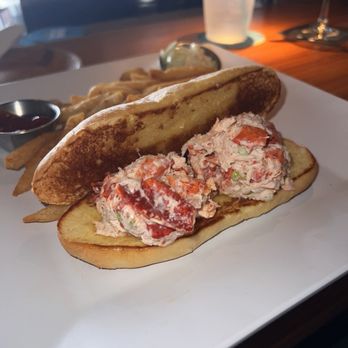 U-Tiki Beach - New roll from last night chewy thin old bread with added butter tasteless - Seafood Near Me - Jupiter, Florida
