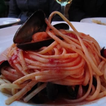 Verde on Smith - Linguine Alle Cozze E Pomodoro linguine with sauteed pei mussels - Italian Near Me - Brooklyn, New York Verde on Smith - Linguine Alle Cozze E Pomodoro linguine with sauteed pei mussels - Italian Near Me - Brooklyn, New York