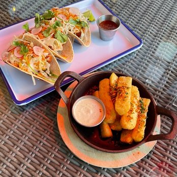 District - Cocktail Bars Near Me - Los Angeles, California