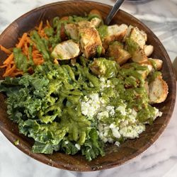 Nest - Chicken pesto quinoa bowl