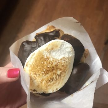 Beard Papa's - Smores Cream Puff with vanilla filling - Bakeries Near Me - Katy, Texas Beard Papa's - Smores Cream Puff with vanilla filling - Bakeries Near Me - Katy, Texas