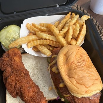 Dave's Hot Chicken - Chicken Shop Near Me - Tustin, California Dave's Hot Chicken - Chicken Shop Near Me - Tustin, California