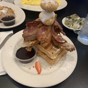 Maple Leaf Diner - American Near Me - Dallas, Texas