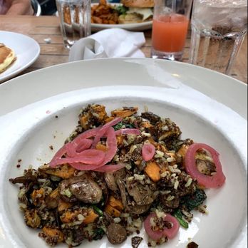 Sleepy Bee Cafe - Blue Ash - Sweet Bee Quinoa Bowl (vegan + gluten free) - Breakfast & Brunch Near Me - Blue Ash, Ohio Sleepy Bee Cafe - Blue Ash - Sweet Bee Quinoa Bowl (vegan + gluten free) - Breakfast & Brunch Near Me - Blue Ash, Ohio