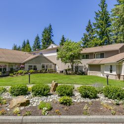 The Gardens at Marysville - The Gardens at Marysville | Small garden in front of community