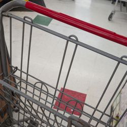 Superior Grocers 318 - Missing flap on the shopping cart