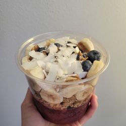 Twenty Two Juice Bar @ The Garage Food Hall - Large almond acai bowl