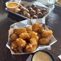 Nederlander's Tap & Golf - Cheese curds, pretzel bites
