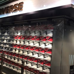 Converse - Nice window deco