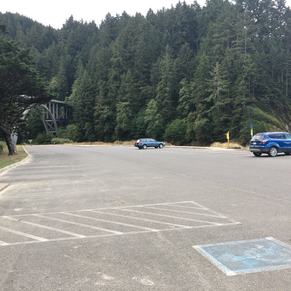Heceta Head Lighthouse - Parking lot - Landmarks & Historical Buildings Near Me - Florence, Oregon Heceta Head Lighthouse - Parking lot - Landmarks & Historical Buildings Near Me - Florence, Oregon