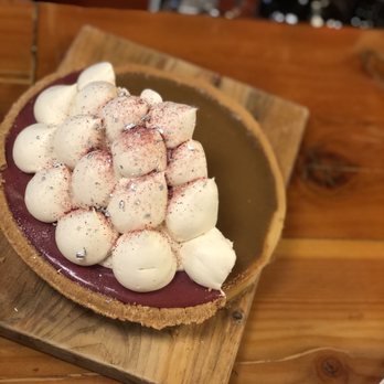 Cabane à Sucre Au Pied de Cochon - Berry meringue pie and maple pie - Canadian (New) Near Me - Mirabel, Quebec Cabane à Sucre Au Pied de Cochon - Berry meringue pie and maple pie - Canadian (New) Near Me - Mirabel, Quebec