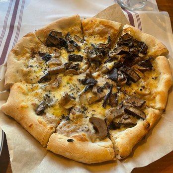 La Bicyclette - Champignon Pizza - French Near Me - Carmel, California