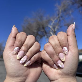 Pretty Nail Lounge - Nail Salons Near Me - Montebello, California