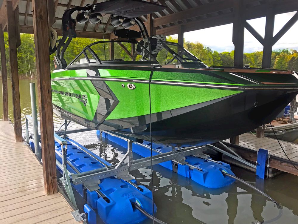 Lawrence Yacht Service Logo
