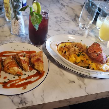 Breakfast At Barneys - Soul Rolls Lobster Mac n'Cheese - Breakfast & Brunch Near Me - Atlanta, Georgia