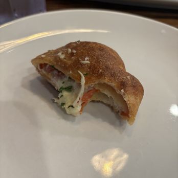 Aubree's Pizzeria & Grill - Pizza roll as super dry and old - Pizza Near Me - Ypsilanti, Michigan