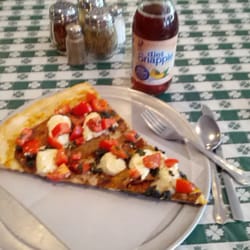 Thornwood Pizza & Pasta - Slices are huge! $6.35 for a slice and snapple