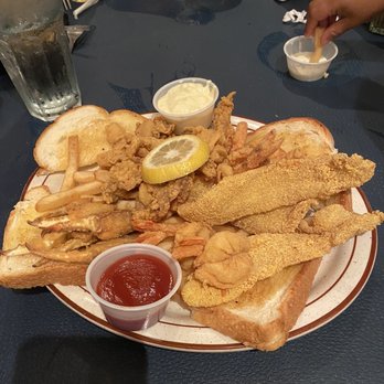 Janie Brown's Restaurant - Seafood platter - Seafood Near Me - Lacombe, Louisiana