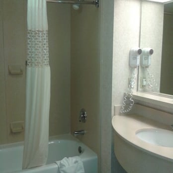 Hampton Inn Fremont - Bathroom - Hotels Near Me - Fremont, California Hampton Inn Fremont - Bathroom - Hotels Near Me - Fremont, California