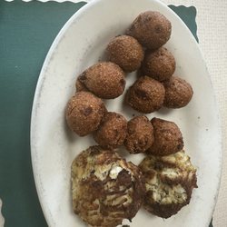 Kathy's Crab House - Crab cakes and hush puppies