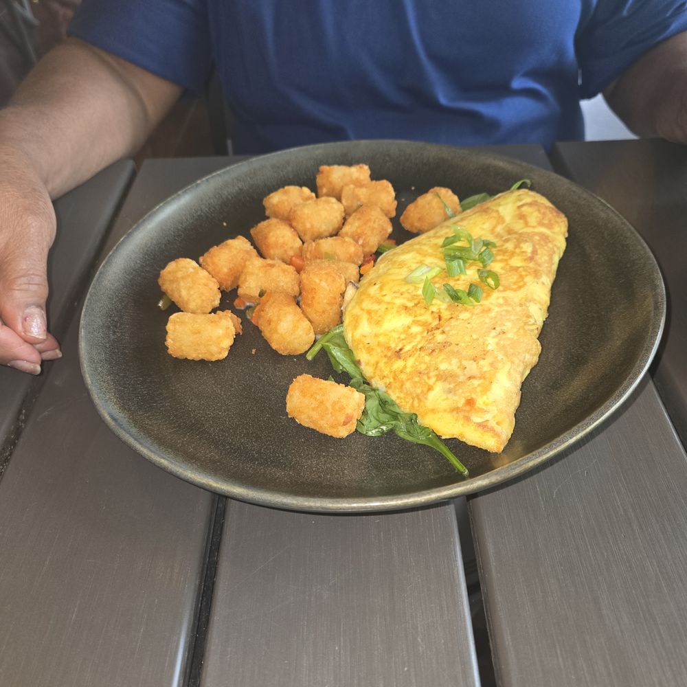 I took a date here for brunch. I paid 18 dollars for a cold omelet and tater tots. Tater tots, it was inedible.