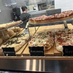 Risi - Pizza, desserts , prepared food !