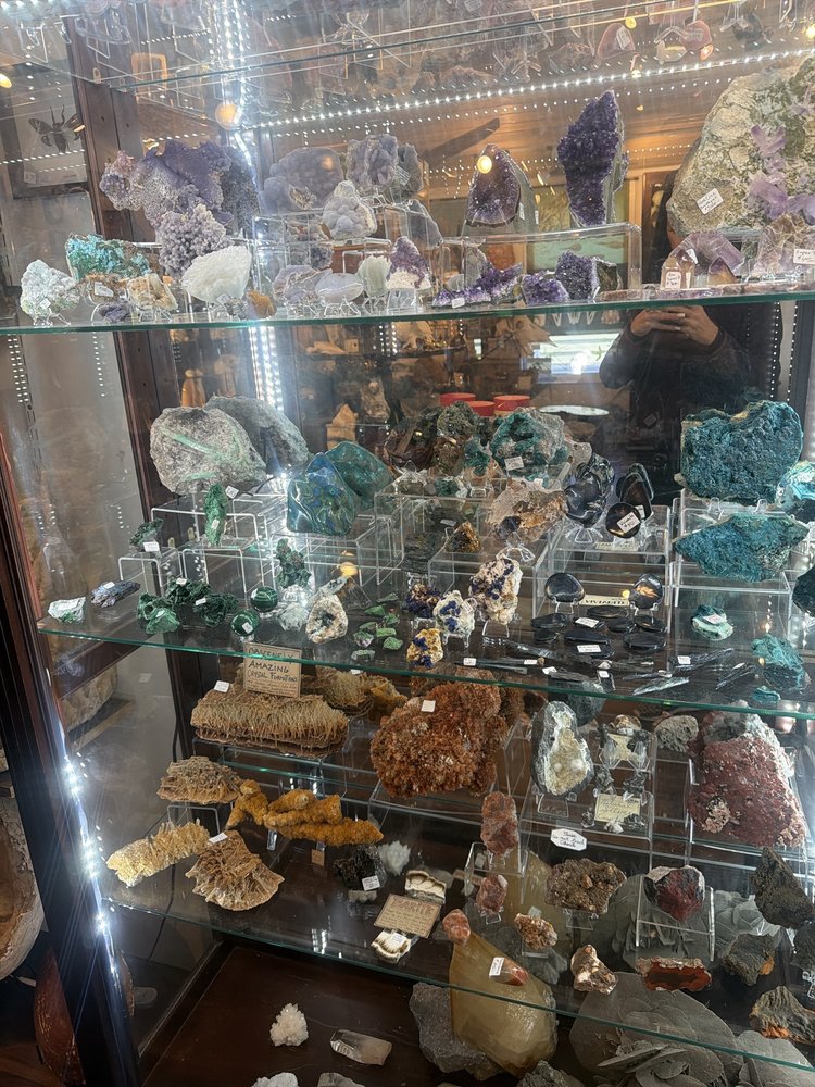 The Rock And Art Shop