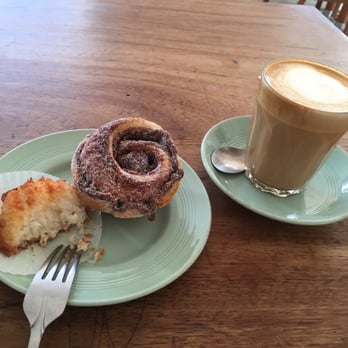 Violet Cakes - Coconut macaroon, cinnamon bun, and soy latte - Coffee & Tea Near Me - London, XGL