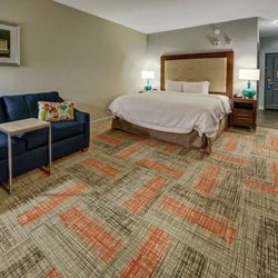 Hampton Inn Summerville - Guest room