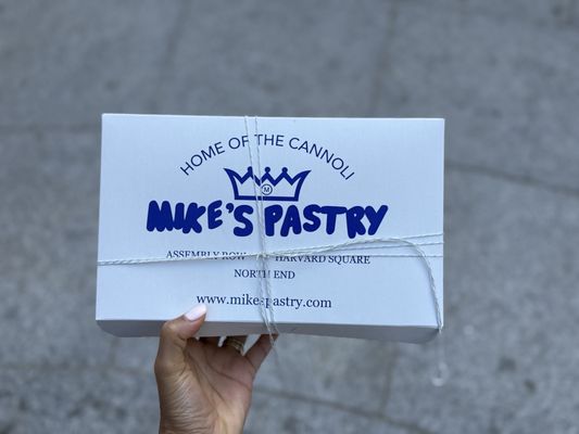 Mike's Pastry by null