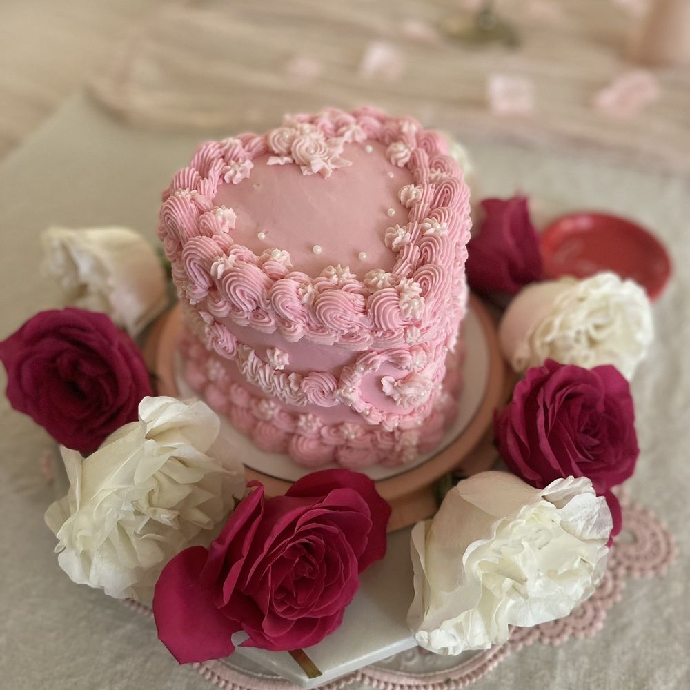 Calabasas Cupcake Bouquets - Custom vintage piping heart cake - Cupcakes Near Me