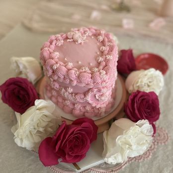 Calabasas Cupcake Bouquets - Custom vintage piping heart cake - Cupcakes Near Me Calabasas Cupcake Bouquets - Custom vintage piping heart cake - Cupcakes Near Me