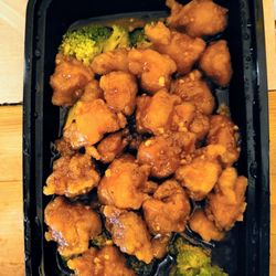 Jin Jin Chinese Restaurant - General tso's chicken