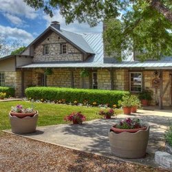 Historic Kuebler Waldrip Bed and Breakfast - Front of Kuebler Waldrip House building (Circa 1847)